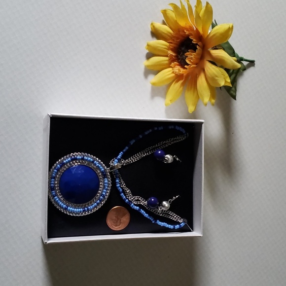 NWT Blue beaded Necklace w/Matching Earrings set - Picture 4 of 5